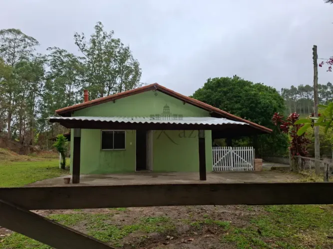 Oportunidade - Chácara - Capim D` Ángola - Paraibuna - 3 Dormitórios - 164m².