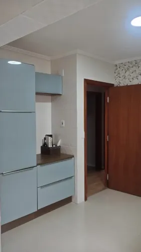 Vendo apto térreo no centro de Rio Grande/RS - prédio de esquina com ótima posição solar!