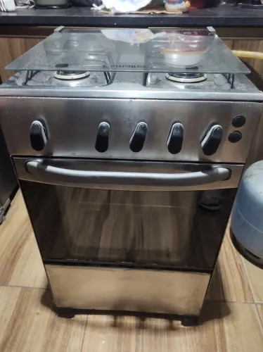 Fogão inox funcionando no esqueiro em bom estado