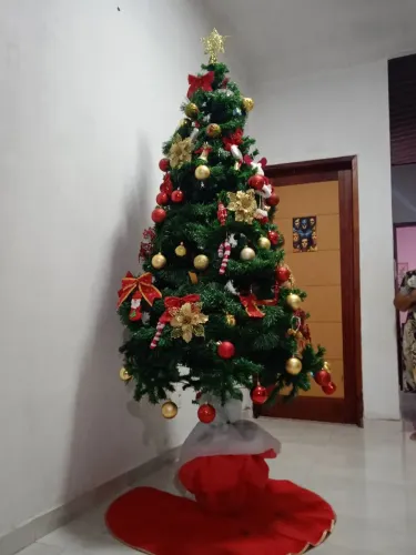 Árvore Natalina + enfeites e bolas de Natal