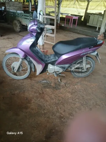 Vendo biz toda revisada Abaixo da fipe só precisa lavar ela
