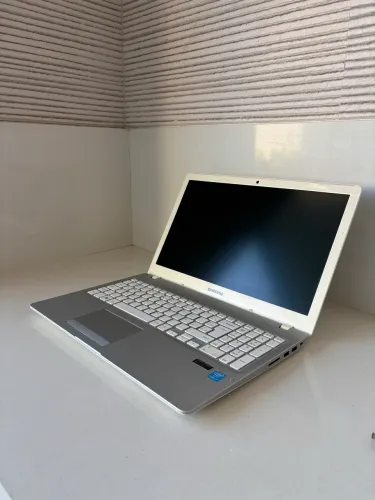 Notebook Samsung NP500R5H - Intel Core i7 | SSD | 8GB RAM