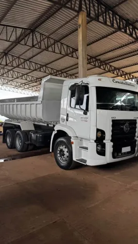 vw 24-250 6x2 2012 Caçamba