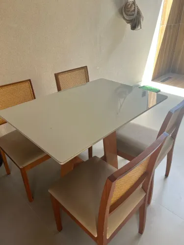 Conjunto de mesa com cadeira