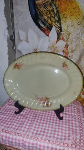 Antiga travessa COLOREX COM DETALHES FLORAIS E FILETES D OURO NAS BORDAS 
