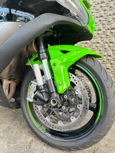 ZX 10 nova baixa quilometragem aceito troca em moto menor ou carro utilitário