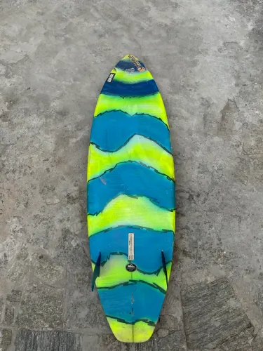 Prancha de surf Baselip. Tamanho 5.8