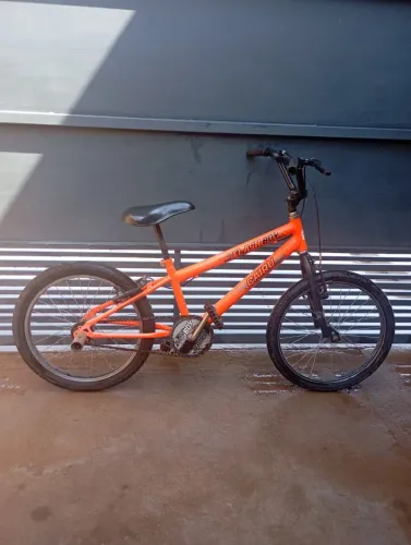 Bicicleta Aro 20 com Tripé - Muito Conservada