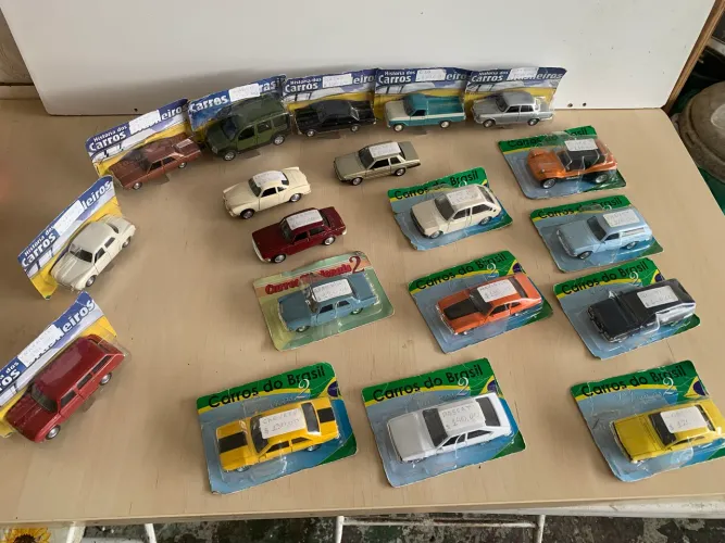 19 carrinho de coleção edição de jornais