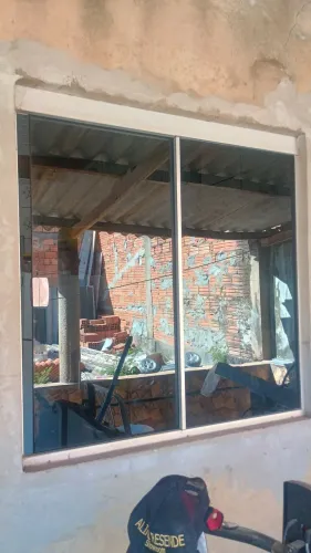 Vendo porta blindex vidro fumê mais uma janela blindex fumê 1,00x 1,00 porta 2,10x080 650