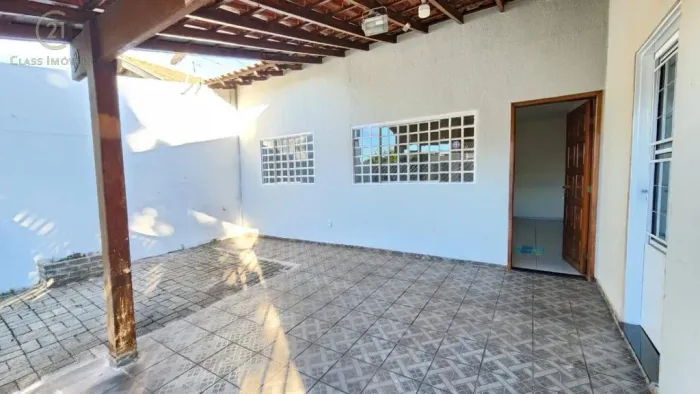 Casa à venda em Londrina, Oriente, com 1 suíte, com 250 m²