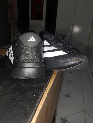 Tênis Adidas evo