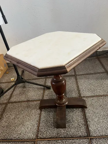 Mesa de Canto - Madeira e Mármore 2 unidades por 350,00 cada.