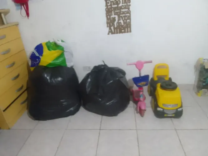 Vendo lote grande com roupas calcados e brinquedos de menina tam 2 ao 8