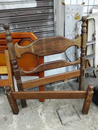 Cama solteiro sucupira pesada.