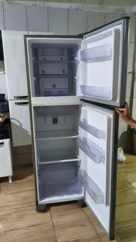 GELADEIRA CONTINENTAL COM DEFEITO 