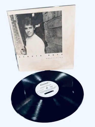 vinil Brasileiro do artista mineiro Renato Mota, lançado em 1992 pelo selo Bemol.
