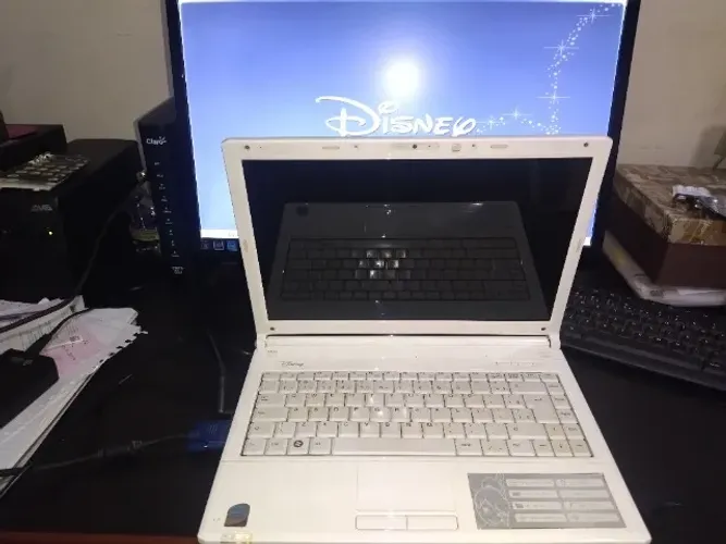 Notebook Disney com defeito (Leia toda Descrição do Anuncio)