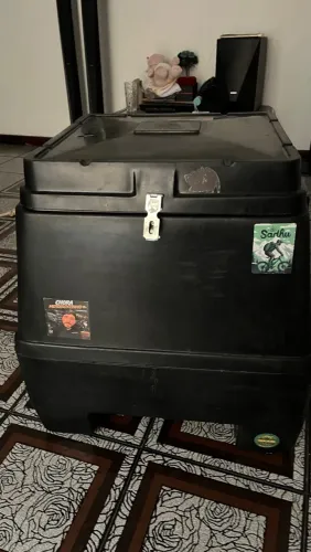 Baú 130 lts com suporte