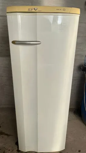 GELADEIRA ELECTROLUX 420$ FUNCIONANDO PERFEITAMENTE 260 LITROS 110 VOLTS FAÇO ENTREGA