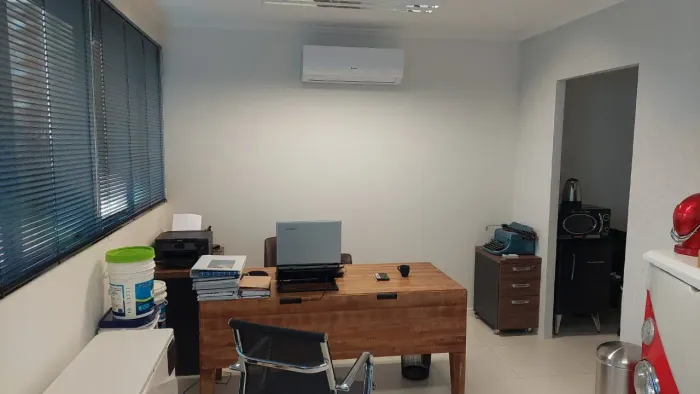 Ótima sala comercial Bairro Cristo Redentor-32m² de área priv. Box est. c/banheiro e peq.