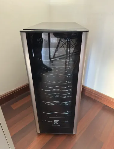Adega Climatizada Electrolux 12 Garrafas Novíssima 220V