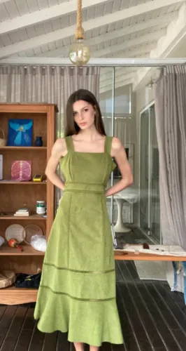 Vestido Le Lis Blanc em Couro Camurça Verde | Tamanho M