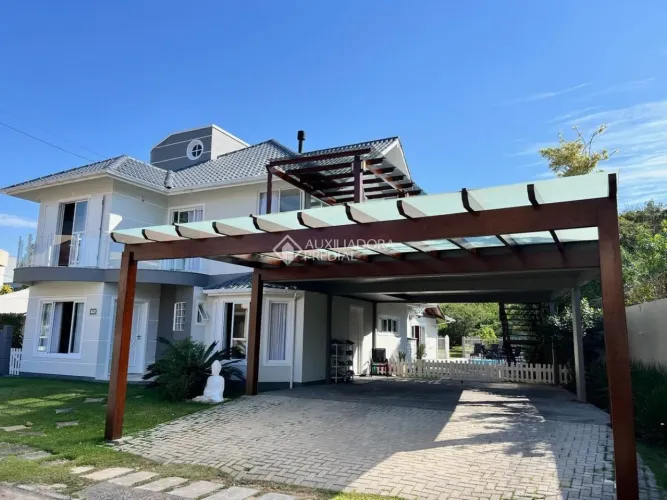 CASA CONDOMÍNIO FECHADO | PÉ NA AREIA SUL DA ILHA