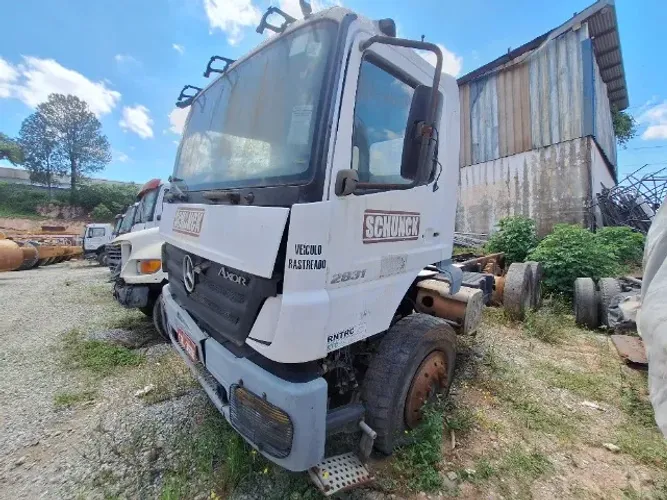 Caminhão Mercedes Benz 2831K ano 2010 com Caçamba Meia Cana Rossetti,