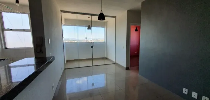 Aluga-se apto de 02 quartos, 01 banheiro 01 garagem e área de lazer com piscina..