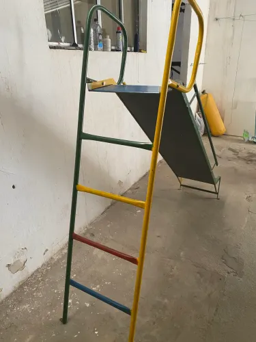 Vende-se um escorrego 