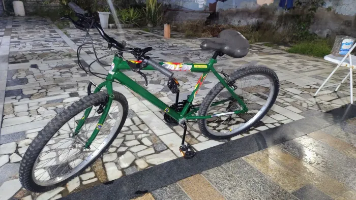 Bicicleta aro 26 com 18 marchas