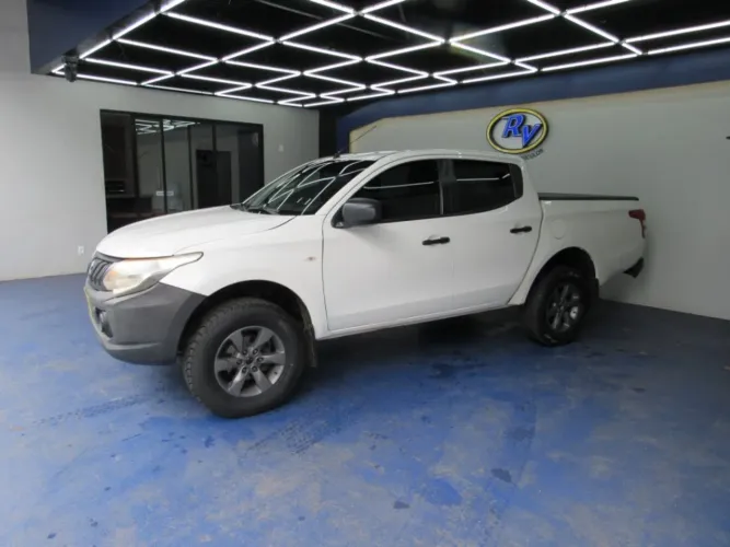 Mitsubishi L200 2.4 16V Turbo Diesel Sport GL CD 4P 4X4 Manual 2019