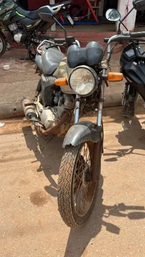 Vende-se está moto