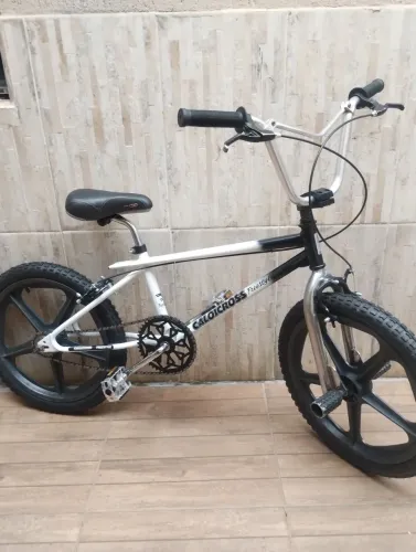 Bicicleta Caloi Cross freestyle aro 20