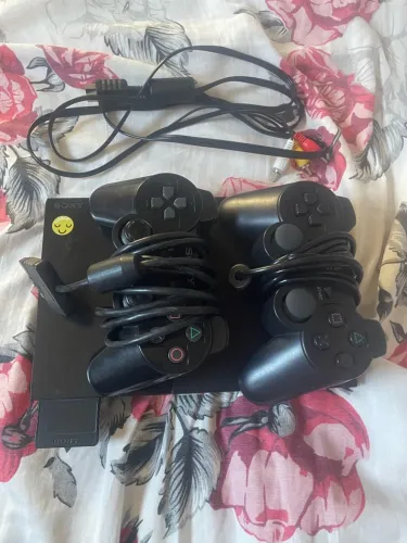 Ps2 slim , funcionando via USB , cabo av , 2 controles
