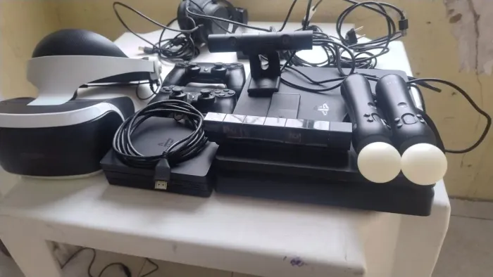 VENDO PS4 COMPLETO COM TODOS OS ACESSÓRIOS