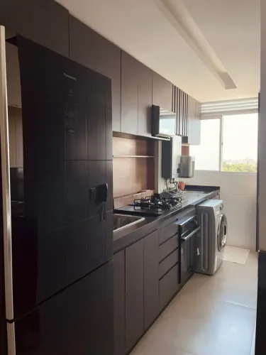 Alugo apartamento semimobiliado com 3 quartos na Glória