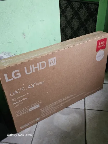 Tv LG 43 polegadas 4k nova lacrada aceito troca em celular aceito cartão com acréscimo.