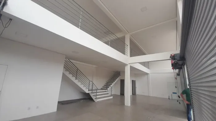 Ponto Comercial com 100m²