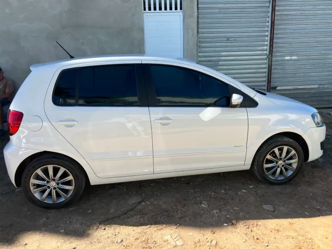 Volkswagen Fox 1.6 MI Total Flex 8V 5P 2013