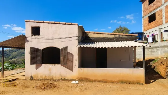 Vendo Duas Casas no bairro Granja Califórnia em Paty do Alferes - RJ.