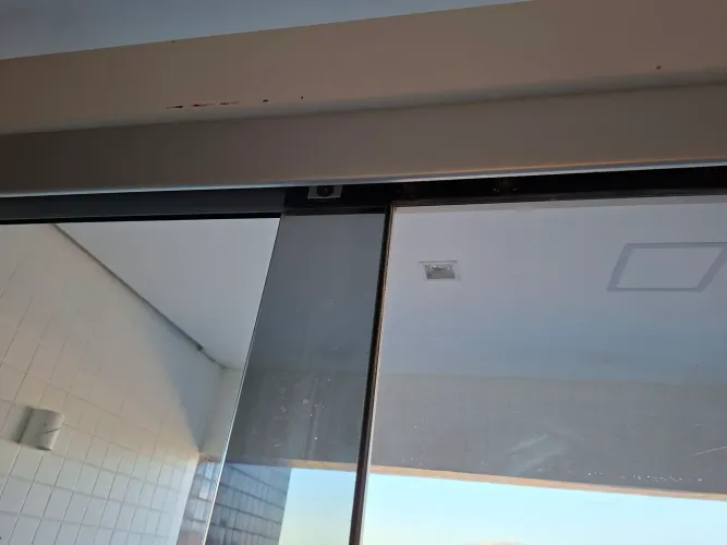 Vende-se um kit de porta versatik de 03 fls VT3 de 04 m, por R$800,00. Novo, emb. fábrica 
