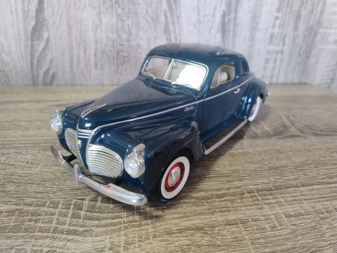 1941 Plymouth Coupê 1/18 - ROAD Signature