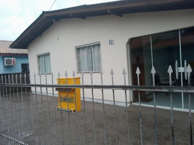 Alugo casa 
