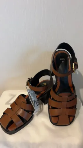 Sandália Zara 100% couro legítimo, 34 BR