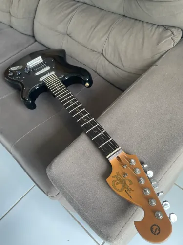 Guitarra Tagima T735