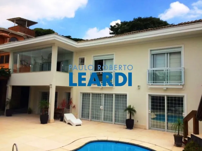 CASA DE VILA - VILA ROMANA - SP