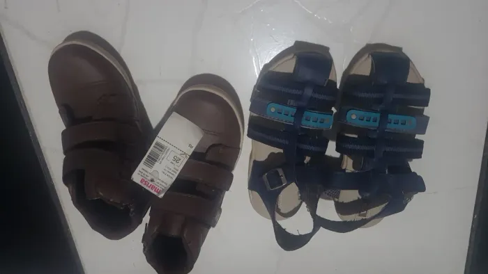 Bota/Sandália infantil.