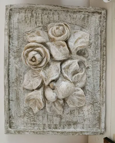 Peça decorativa em estilo vintage com pátina